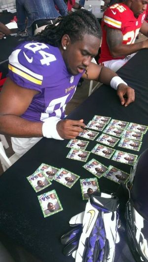 Vikings rookie Cordarrelle Patterson signing for Topps