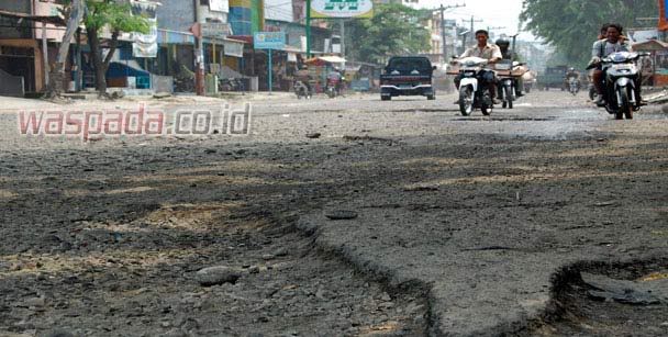 Buruknya Infrastruktur Jalan di Sumut Memprihatinkan Dan Tak Kunjung Selesai %name Buruknya Infrastruktur Jalan di Sumut Memprihatinkan Dan Tak Kunjung Selesai
